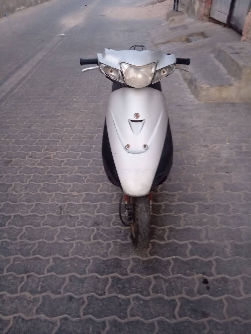 سلام عليكم دراجه زازوكي للبيع طافيه ابيع كوم حديد ما اعرف شني بيها مكان قبله حي الجامعه سعر 100وبيها مجال للشراي رقم الهاتف***********
