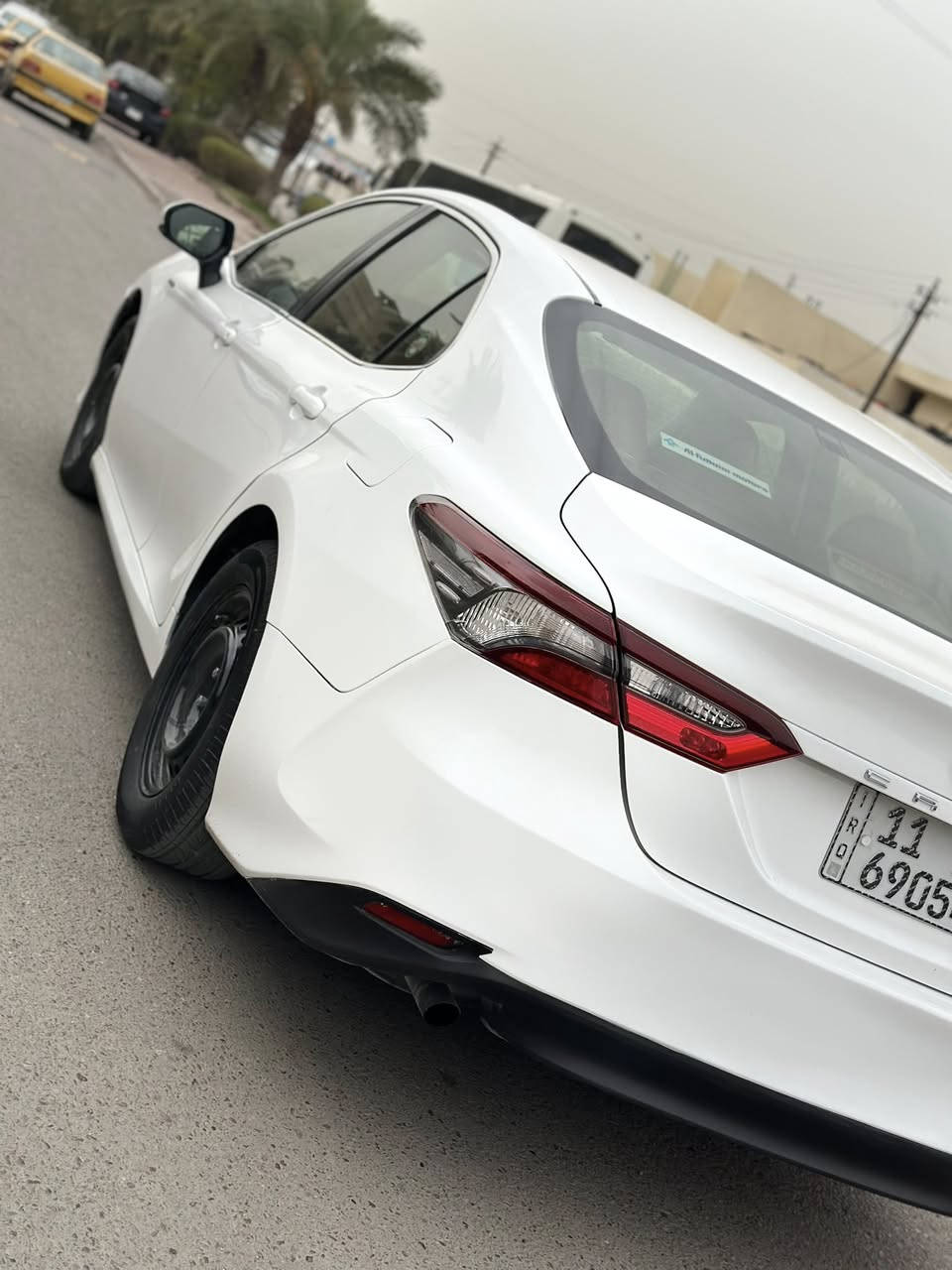 كامري 2023 هايبرد  للبيع Hybrid🛡
مواصفاتها كشنات جلد 
شاشة كبيرة 
تحكمات ستيرن 
بصمة بيبان بصمة 
لايت زنون لايت لد نهاري 
تبريد قطعتين 
نظام eco sport 
مكينة 2500 هايبرد 
سايد بريك بصمة 
نظام اوتو هولد مانع انزلاق. 
كامره 
صندوق بصمة 
ماشيه 77 الف 
السياره مكفوله من حادث
فقط تغير لون 
السيارة موديل 23 اصل بشرط تحويل ثاني يوم مكاني بغداد الشعب
السعر 155 $ 💸
وبيه مجال
***********☎️
***********☎️
