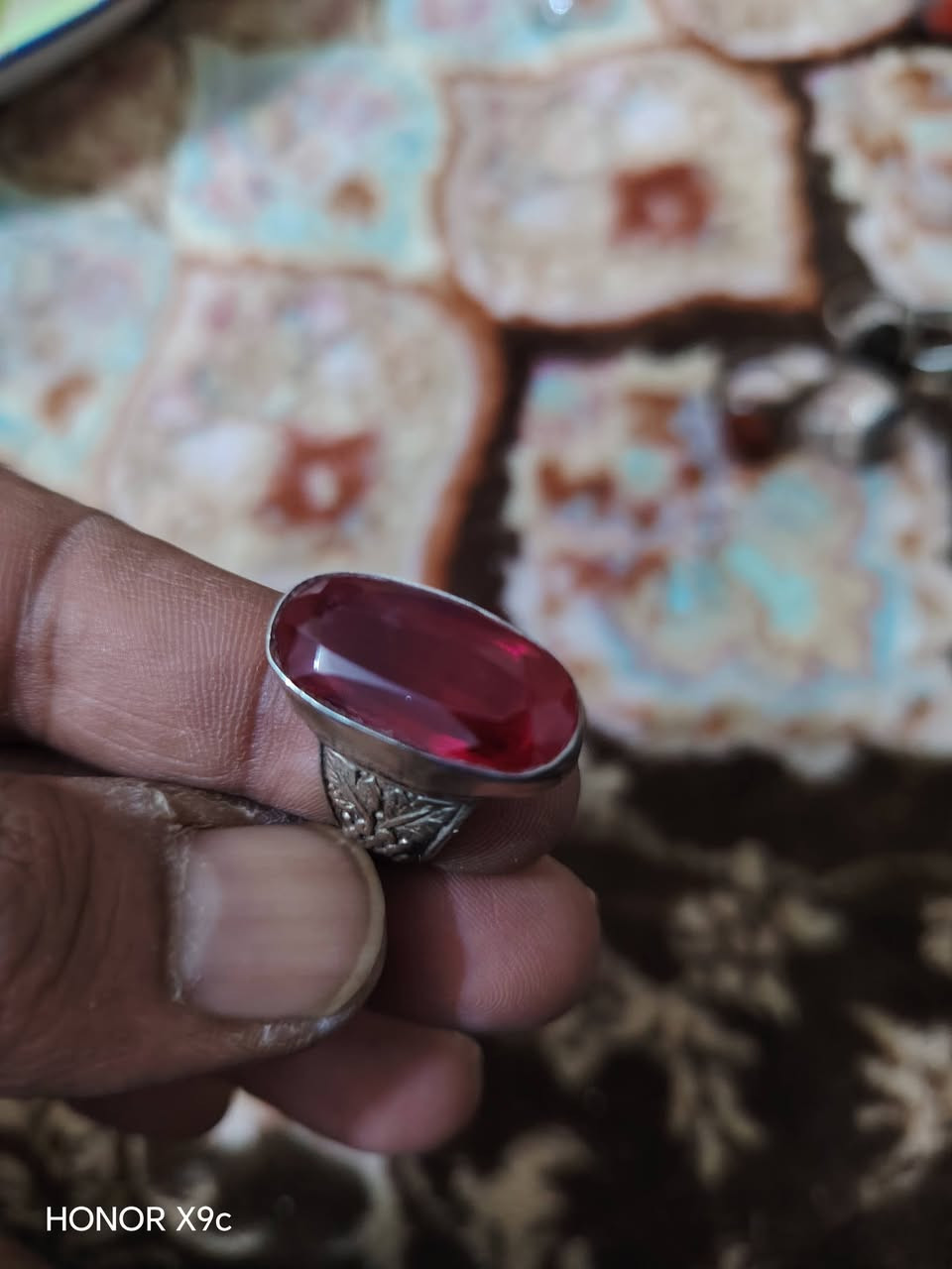 السلام عليكم للبيع  محابس احجار كله قديم ابيع شلع 
وكله فضه ثقيل الي يريدهن يتفضل خاص او ***********
