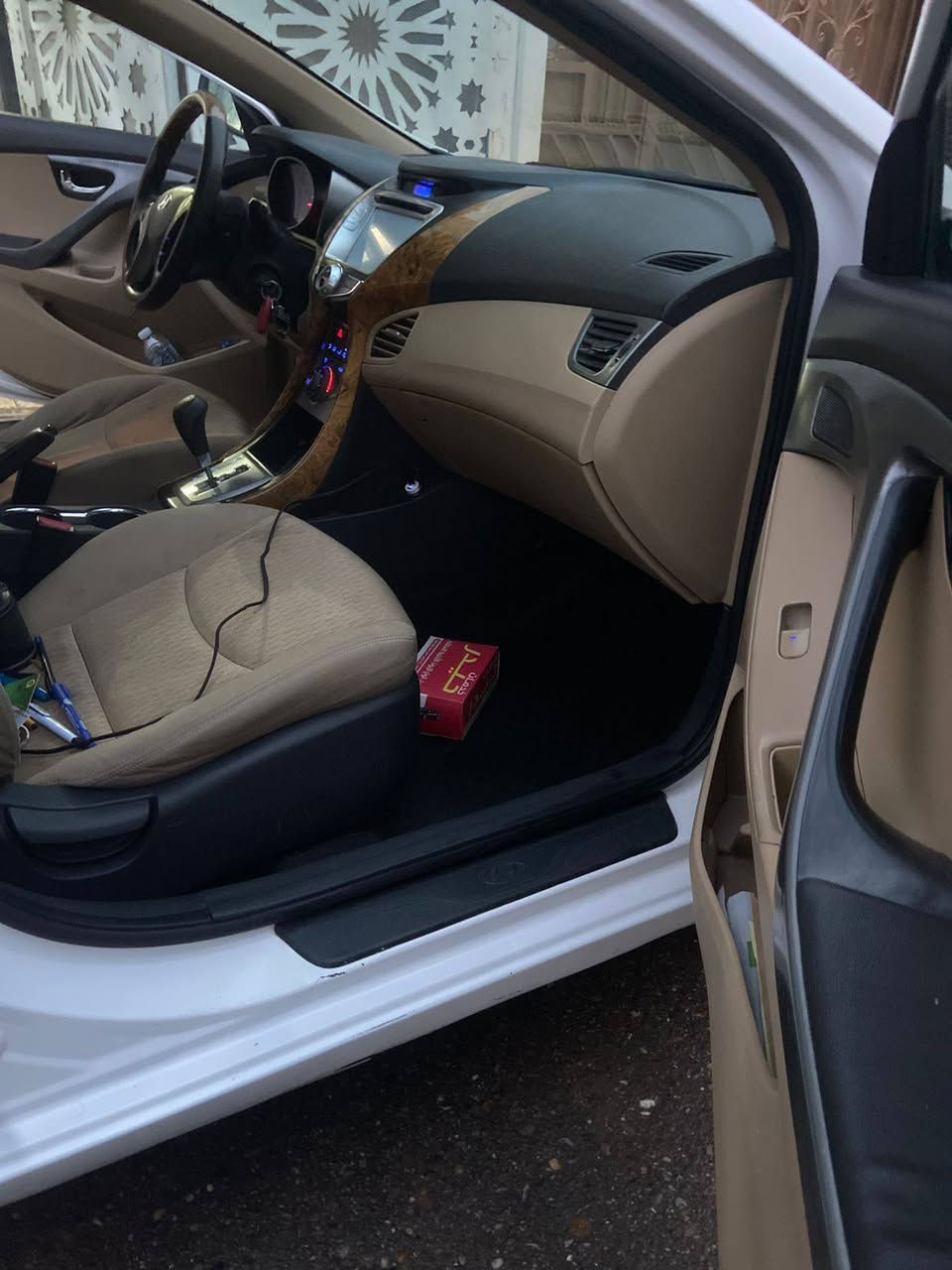 سلام عليكم
النترا ٢٠١٤ خليجي ١٦٠٠ 
مكفوله من الضربه ماعده الدوس 
وشويه تكشير بسيط مبين بل صور 
مكينه كير خير من الله كامله السياره 
ماعده اشكم ملاحظه بسيطه 
العنوان بغداد 
الرقم ***********
مكلف بل نشر اتصل
