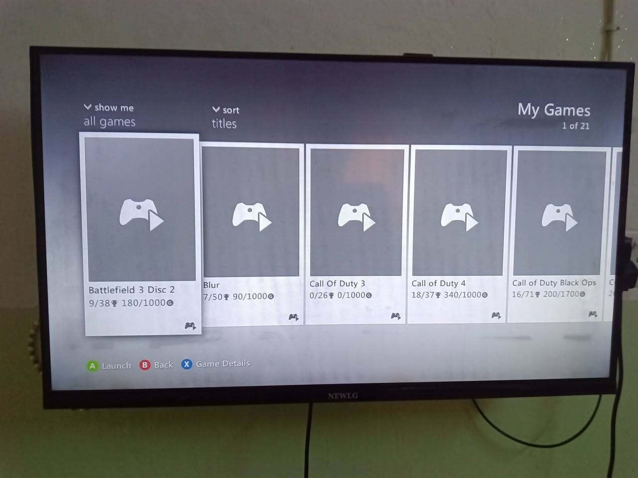 اكس بوكس 360 نسخة سلم  نضيف 
الملحاقات كاملة محولة كيبل HDMI كيبل تشغيل محولة و جويستك واير عدد واحد
مساحة 230 بيه 21 لعبة و بيه مساحة فارغة 52 گيگا 
السعر 125 العنوان الموصل الايمن قرب دورة بغداد للتواصل خاص او *********** واتساب

