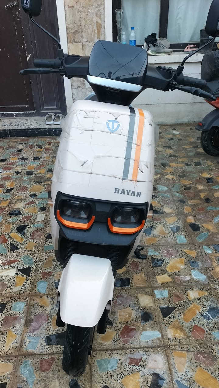 السلام عليكم.دراجه ام عيون بعده جديده بل لايلون مال شركه استلام شركه حسن وحسين جديده جدا للبيع رقم الهاتف *********** شخط مابيه وصله وضمانه موجود
