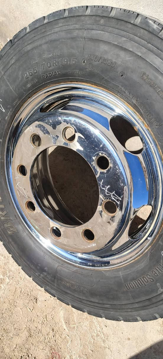 سلام عليكم ويل ستيل 19ونص 8برغي للبيع سعره 200 رقم تليفون ***********
