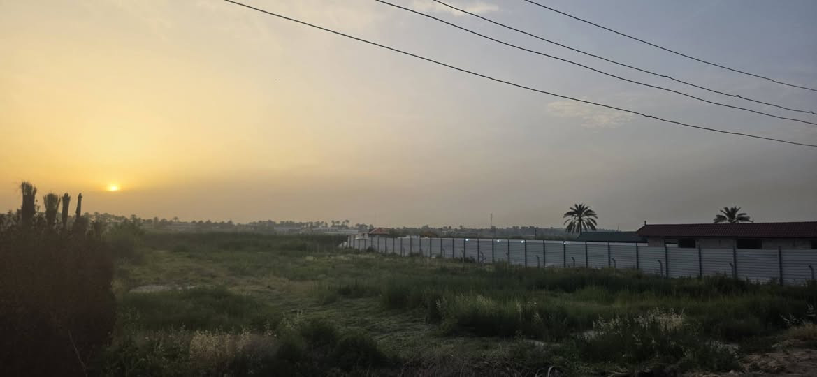 سلام عليكم ارض للبيع المساحة دونم شاطية  واجهة ٢٤ خدمات كاملة مجاورهة مزارع المدائن 
منطقة التويثة للستفسار اتصل ***********
