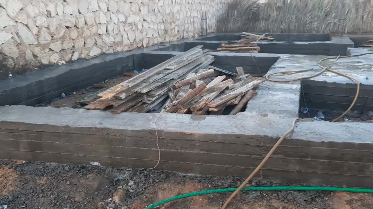 قطعه ارض للبيع المساحه ١٠٠ متر  العنوان الكوفه مقابل جامعه الفرات الأوسط التقنيه  شارعها 15 متر تبليط  +ماء  و كهرباء  طابو زراعي سند 25  للاستفسار الاتصال ***********
