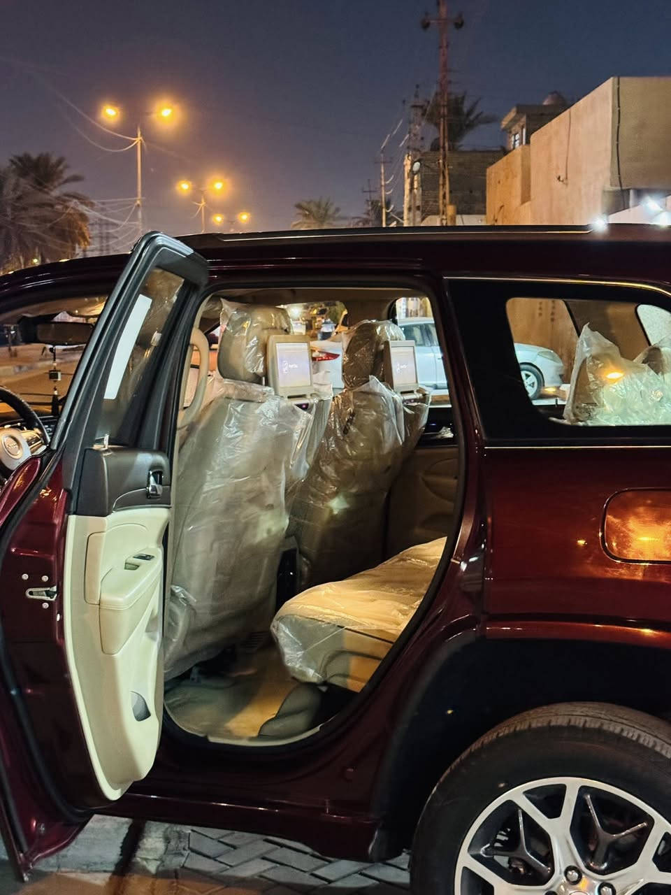 جيب اوفر لاند 2020
سياره جديد لون لامروني المميز ♥️

قطعه حلوه وجديده 📍

السياره (خليجي) وكالت ليث العبيدي 🏅

المحرك 3.6L  V6 🚀

العداد :44 الف حقيقي شرط الفحص 

رقم بغداد الجديد (11) بسمي التحويل ثاني يوم

السياره مكفوله كافله عامه من عده بارد عله كد اصبعين فقط 👏

* سيارة 3 شاشات

* دفع رباعي

* رادار جانبي مع مانع تصادم .

* تحذير الخروج من المسار A

* تحذير نقطة عمى A

* شاشات خلفية . 3

داخل جملي قرميدي المميز

* نظام الاصطفاف الآلي (اوتو بارك)

* ويل قياس 20 انج

* سقف بانوراما .

* شاشة كبيرة 8.4 انج

* نظام الخرائط (GPS) .

* نظام التعليق الهوائي (جكات)

* ستيرن كهربائي

* ⁠* مقصورة الركاب من الجلد الفاخر

* حفظ أوضاع الجلوس (ميموري)

* الكراسي الأمامية كهربائية .

* الكراسي الأمامية تبريد وتدفئة .

* الكراسي الخلفية تدفئة

* مشغل أقراص CD/DVD

*

سستم صوت هارموني كوردون

* حساسات أمامية

* حساسات خلفية

* كاميرا خلفية

* تدفئة ستيرن

* بخاخ ماء على المصابيح الأمامية.

* المرايا الجانبية القابلة للطي

* مرايا متحسسه للضوء العالي .

* مانع تصادم خلفي

*  مكان السياره بغداد 

شباب السياره قطعه تخبل 

رقم *********** متوجد واتساب 

اسف عله الطاله ♥️ 🌏
العسر 310 ورقه وبيها مجال 💵
