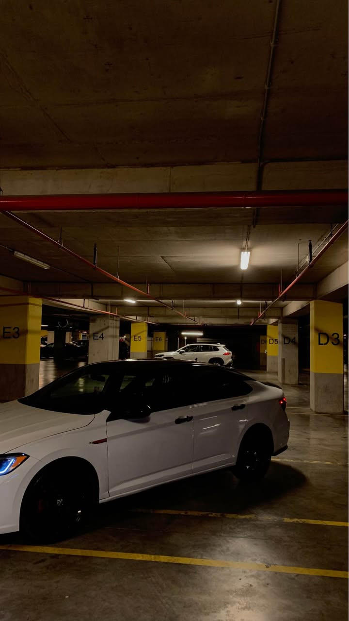 Jetta gli 2021 
70,000 mile 
صبغ 2 و نيف 
بدون دواخل
ايربك سليم 
145$  و مجال
 0751 056 2769 دهوك, العراق
