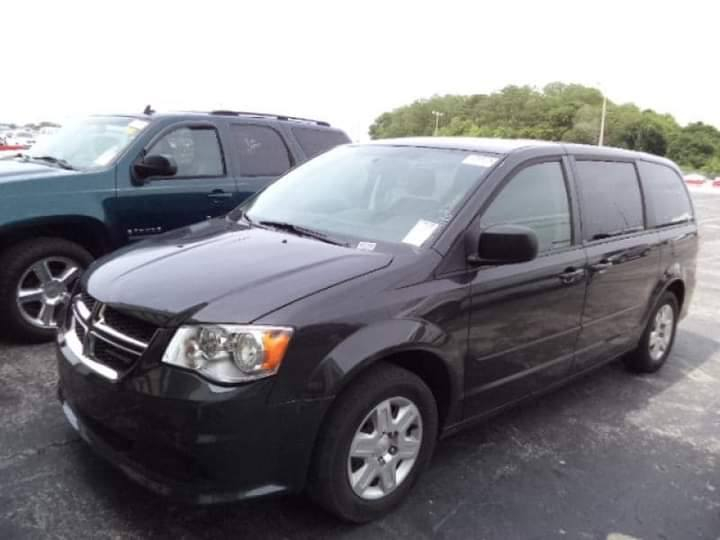 بسم الله الرحمن الرحيم
مطلوب مراوس 
عندي دوج كرفان موديل 12 رقم بغداد مال جناي صار عندي اربع سنوات 
السعر 135 قفل سيارة مال جناي 

مطلوب مراوس بسورنتو لون ابيض
رقم بابل او بغداد 
هذا رقمي ***********
***********
