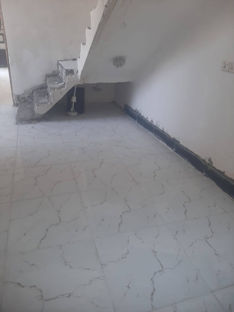 السلام عليكم الدار للبيع في ٧نيسان الزراعي مساحه ١١٥ البيت طابق واحد سعر ٨٥ للاستفسار الاتصال *********** مستعدون بناء تسليم مفتاح مكتب أرض الرافدين
