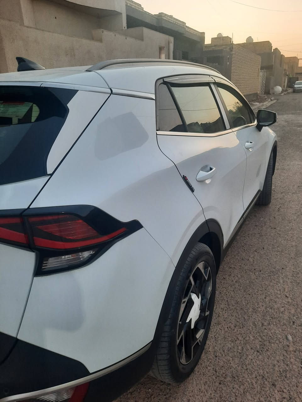 سبورتج
 2022 خليجي لون ابيض المكان ميسان رايدها 190 وبيها مجال قليل
-ماشية السيارة ٨٨

• سويج والابواب بصمه
‏‎ - سعة المحرك 2.0L
‏‎ - حساسات أمامية
‏‎ - حساسات خلفية
‏‎ - كشافات
‏‎ - بك لايت LED
‏‎ - ويل كب 19
‏‎ - قبضات أبواب نيكل
‏-‎ دشبول شاشة
‏‎- كاميرا 
‏‎ - المقاعد جلد
 كشن كهرباء
‏‎ - مثبت السرعة Cruise
‏‎- أوضاع القيادة 4
‏‎ - فحص أنظمة السيارة
‏‎ -هاند بريك دكمه
‏‎- نظام مانع الانزلاق
‏‎- نظام نزول المنحدرات
‏‎- اشارة في المرايا الجانبية
‏‎- مخرج منفذ الطاقة
‏‎‏- حساسات كامله داير السياره
-شاحن هاتف لاسلكي
-نضام النقطة العمياء بل مراية الجانبية
-كشنات تدفئة
-استيرن تدفئة

السيارة مكفوله فقط بارد قليل بالجاملغ الخلفي رقم بغداد شرط التحويل 
***********
