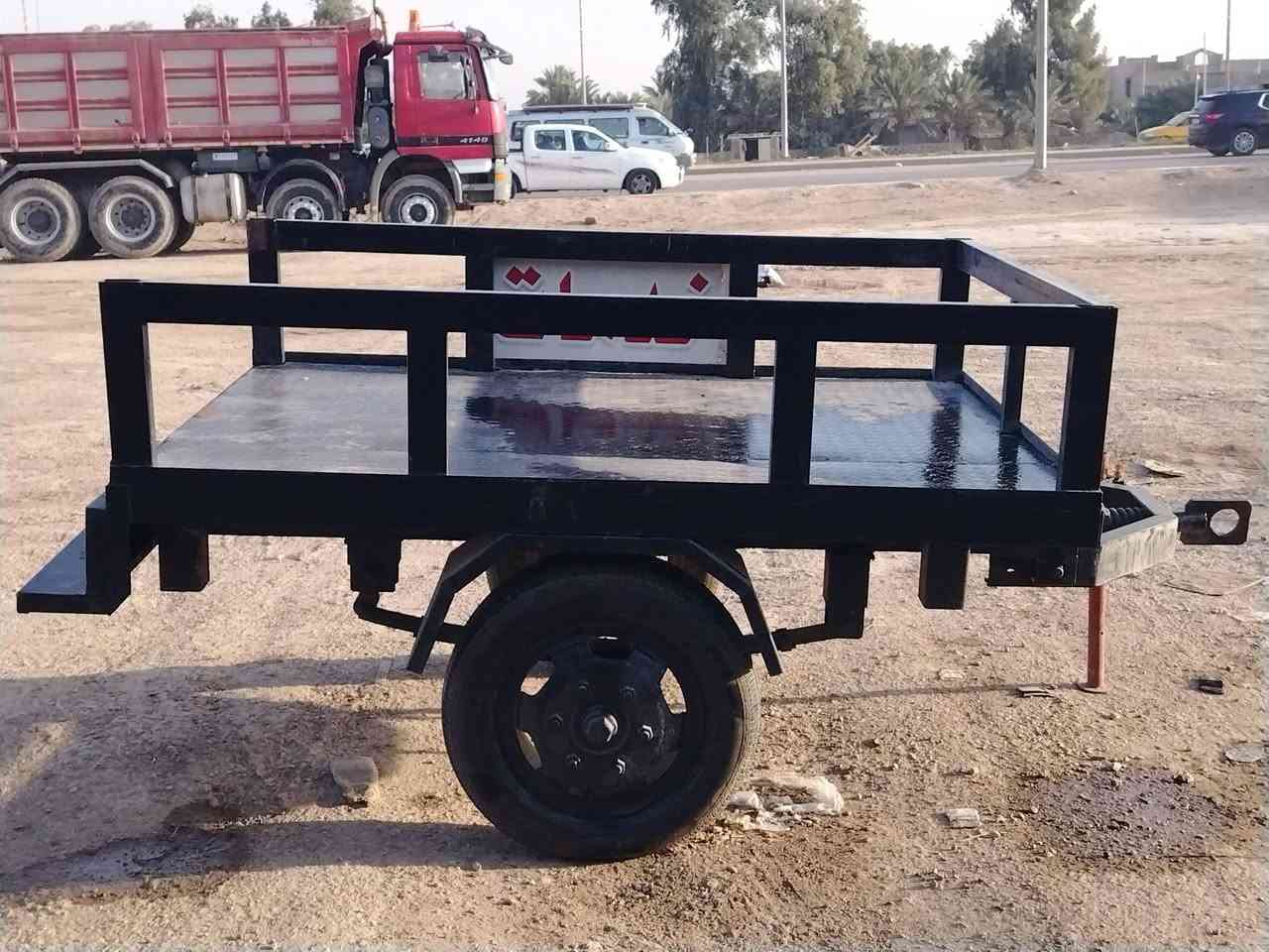 السلام عليكم مقطورة للبيع شاصي بلادي وتايرات جدد العنوان كوت حي الحكيم رقم الهاتف ***********
