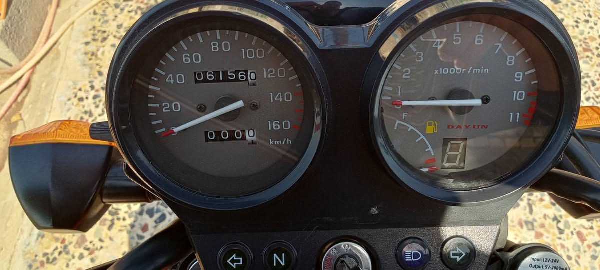 السلام عليكم 
دراجه دايوان عضم 2024 
المكينة 150
رقم أو سنوية ب اسمي 
اخذتهة زيرو قبل شهر 
ابيعهة هية وغراضهة صندوق + درع + واقيات يد + خوذة +اريل       اتصل ***********
               واتساب
