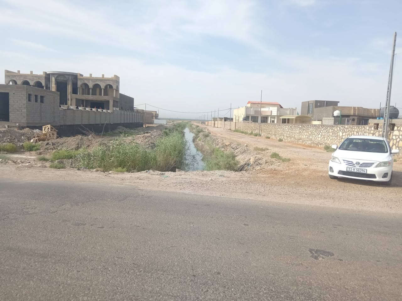 قطعه ارض على طريق السده قبل السجه قبل البانزين خانه السلامين متوفر خدمات كامله مي كرهباء على شارع سبيس ارض طابو زراعي سند 25 باسمي المساحه 1000 ***********
