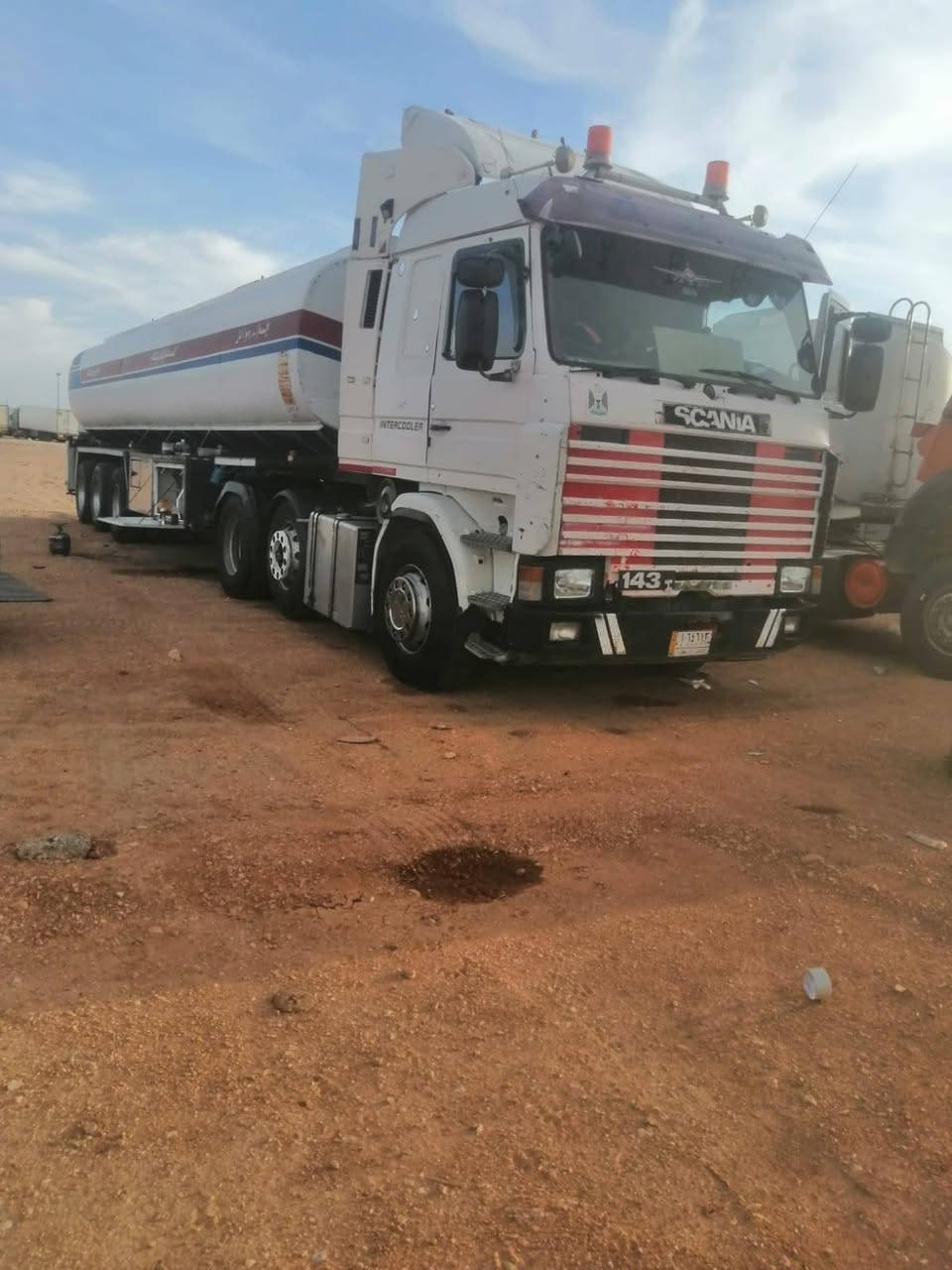 سلام عليكم. سكانيا للبيع موديل ٩٣ محرك ٤٣  06 محرك لا صرف ولا بخار GWS فعال طوناج جديد سياره شغاله جميع محاور تخم تاير. رقم الهاتف *********** مكان الانبار الرمادي
