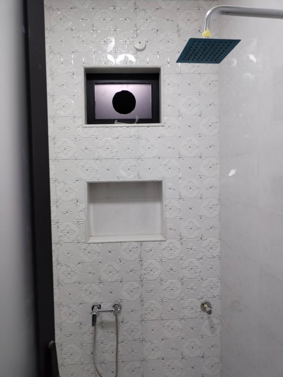 مشتملات عدد٢ طابقين كل مشتمل مساحه ١٠٠متر ٢غرف نوم بناء حديث موقع ممتاز كافه الخدمات طويريج حي المثنى تفاصيل على الخاص مكتب حيدر للعقار ***********
