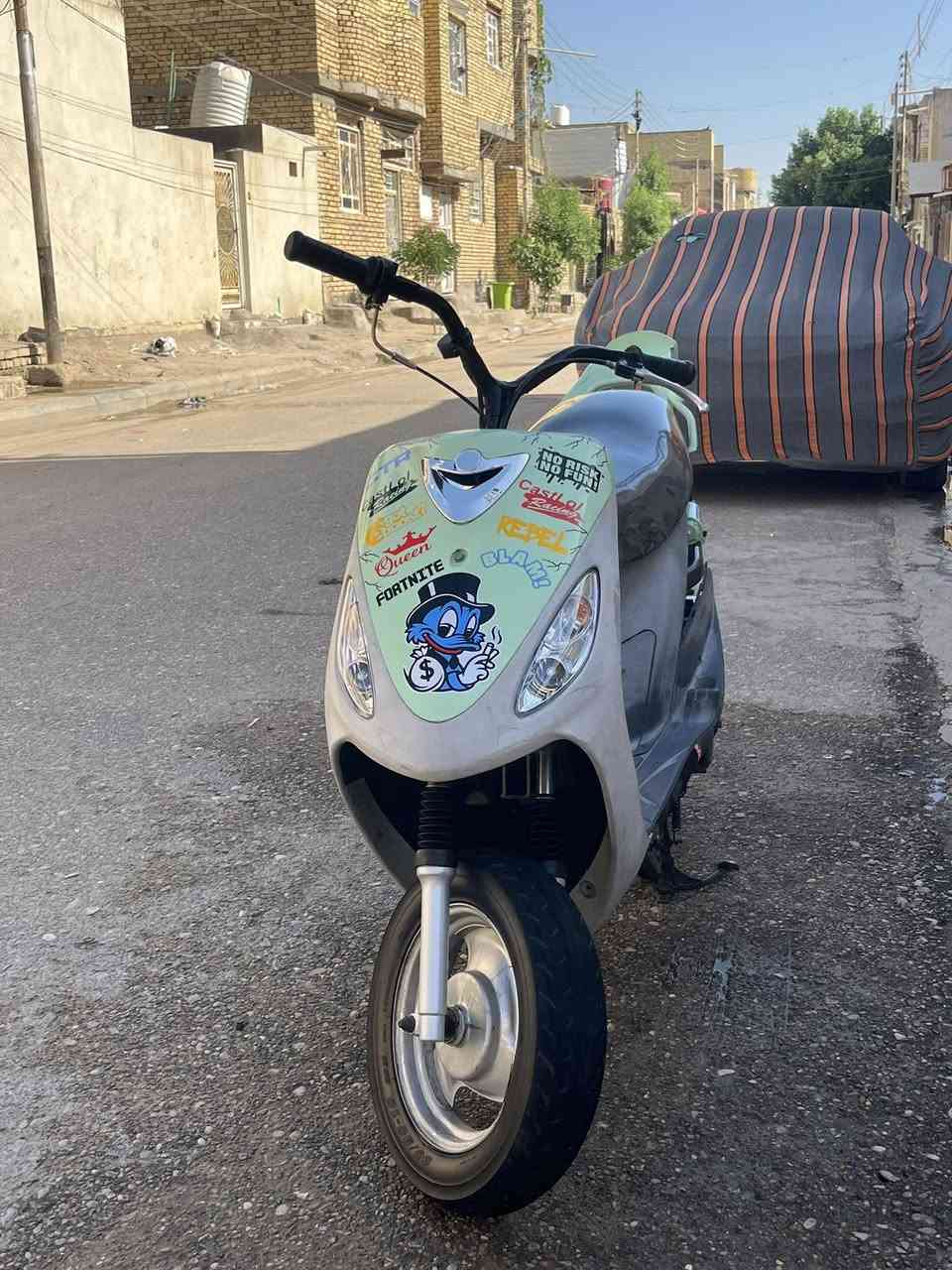 شي قوي للقوي 😅 
سلام عليكم 
ماكس منغولي 
مكينه رمبه بلاد 
سلف ٥٥ بلاد 
شرط تشغل إذا مو نگره ما تاخذها 
الدراجه مابيها هندر 
شلعه ومعدل ونعومه 
حربيه ما وياها غراض 
دراجه نضيفه ع الأخير 
ربع ما تذب عليها شرط 
سعر ٨٥٠ وبيها مجال بسيط 
والي ما يعرف بأسرعارهنً لا يدوخني رجاءا 😅
حي اور شارع السبيس


**إذا كنت صاحب هذا الإعلان وتريد حذفه لأي سبب، رجاءا أرسل رسالة إلى الدعم الفني**