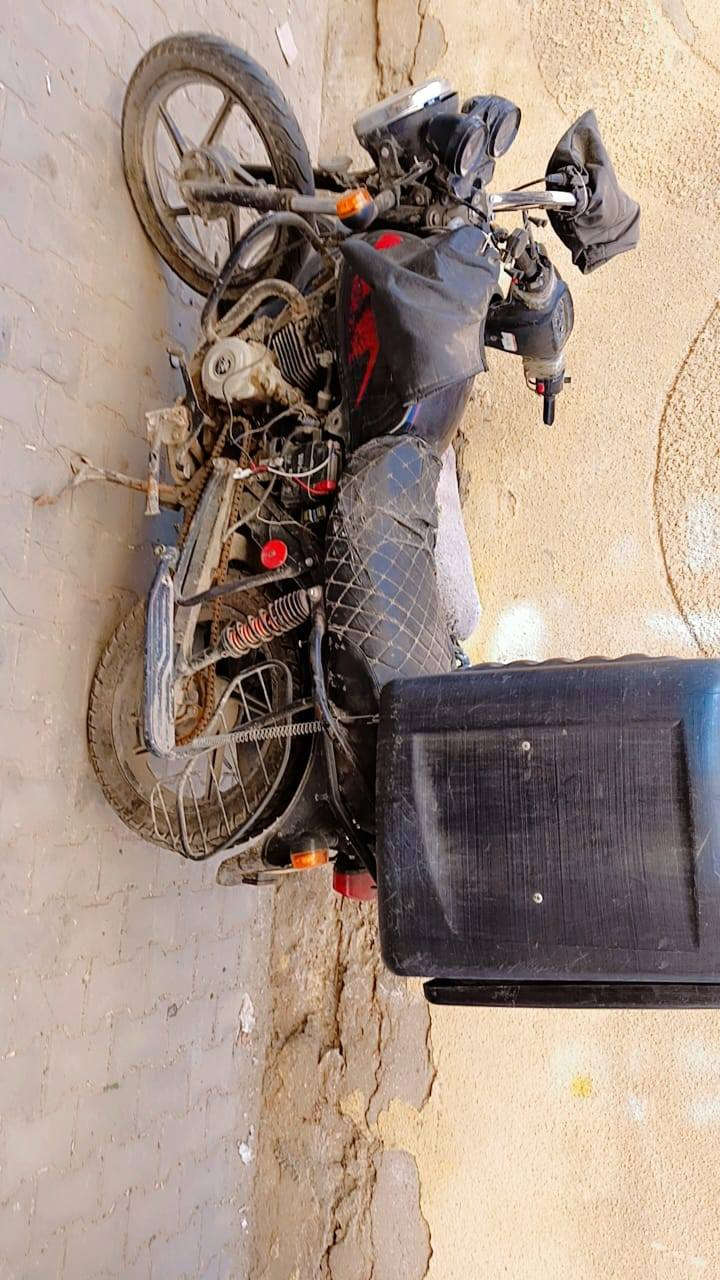 سلام عليكم ورحمة الله وبركاتة
عيوني بوكسر كلاسيك موديل 21 ماعرف شنو عطلها كايمه او غير شي لان اني ماوديتها للمصلح أوراق كامله تاخذها كوم حديد السعر 700 وبيها مجال مكاني بغداد الشعب حي التجار رقمي ***********
