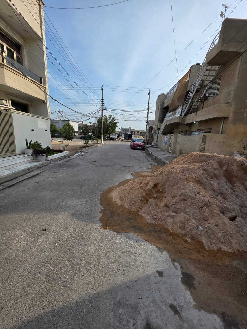 السلام عليكم
يعلن #مكتب_النبأ_العقار 🏤

‏دار #للبيع المساحة ١٠٠م زيرو بناء فول

موقع حي الجهاد المخابرات خلف جامع محمد رسول الله 🕌

محتويات الدار ع ٣ غرف نوم وصحيات ٢

وصالة  مطبخ المشتمل القريب على شارع العام

 للتواصل  ***********  ☎️ اتصال & واتساب
