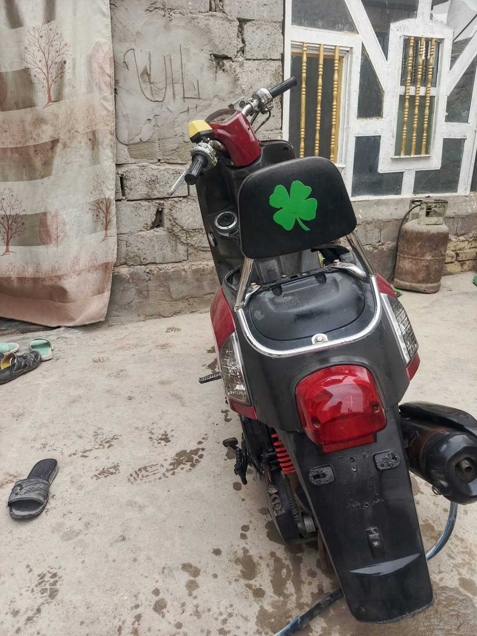 بوليسي كابريتر للبيع دراجة مال رمبة كلها بلادي مامفتوح بيها برغي  مكان القاسم سعر تصال ع ***********
