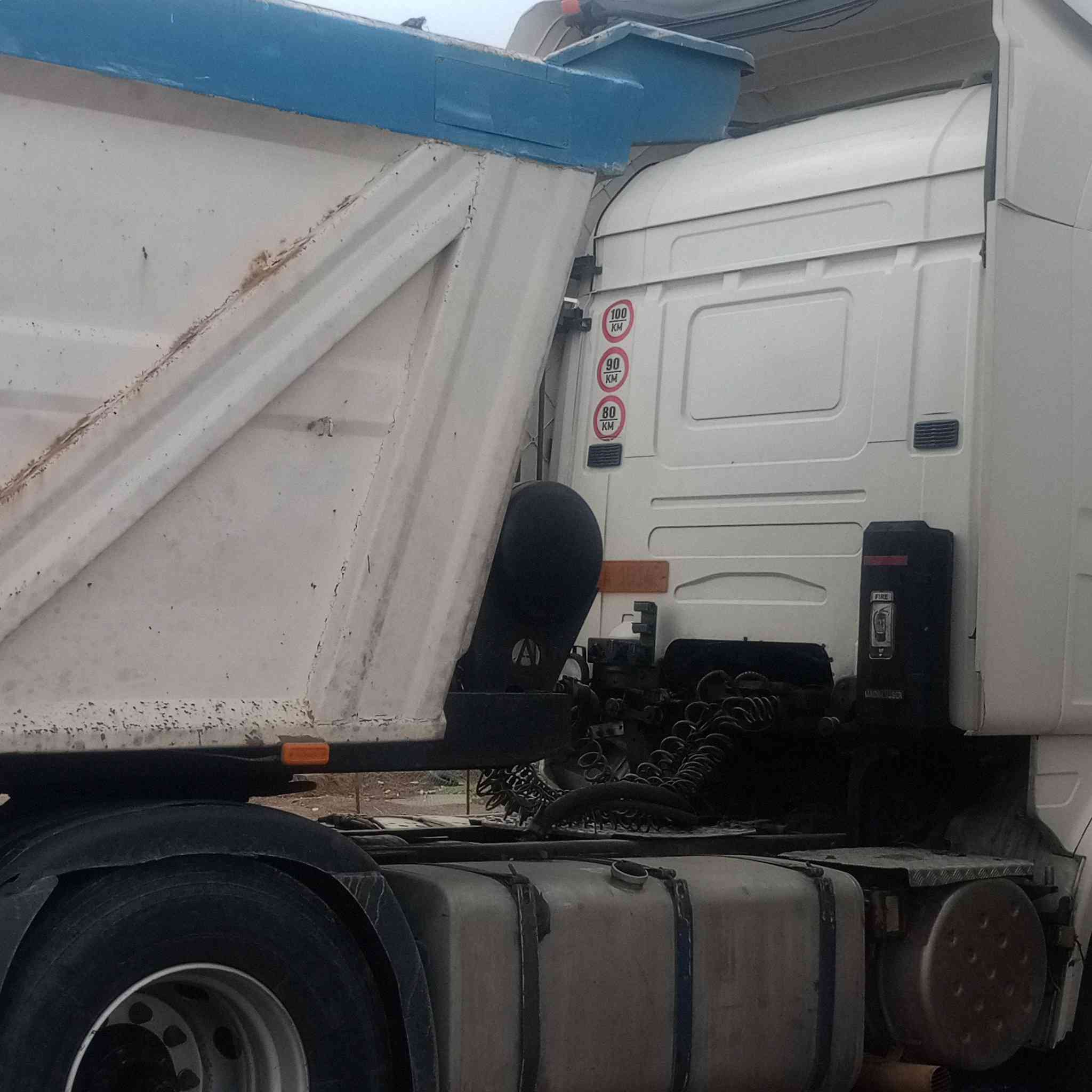 السلام عليكم ورحمة الله وبركاته للبيع اسكانيا 2006 ارقم اربيل الى نهاية 2027 شرط التحويل عربانه دار اقصاب 2009 مكفوله محرك R420 كير GRS420 بالاصل كير أوتوماتيك ومحور عادي ظفيرة الأوتوماتيك موجودة العنوان ميسان علي الغربي ت،***********/***********
