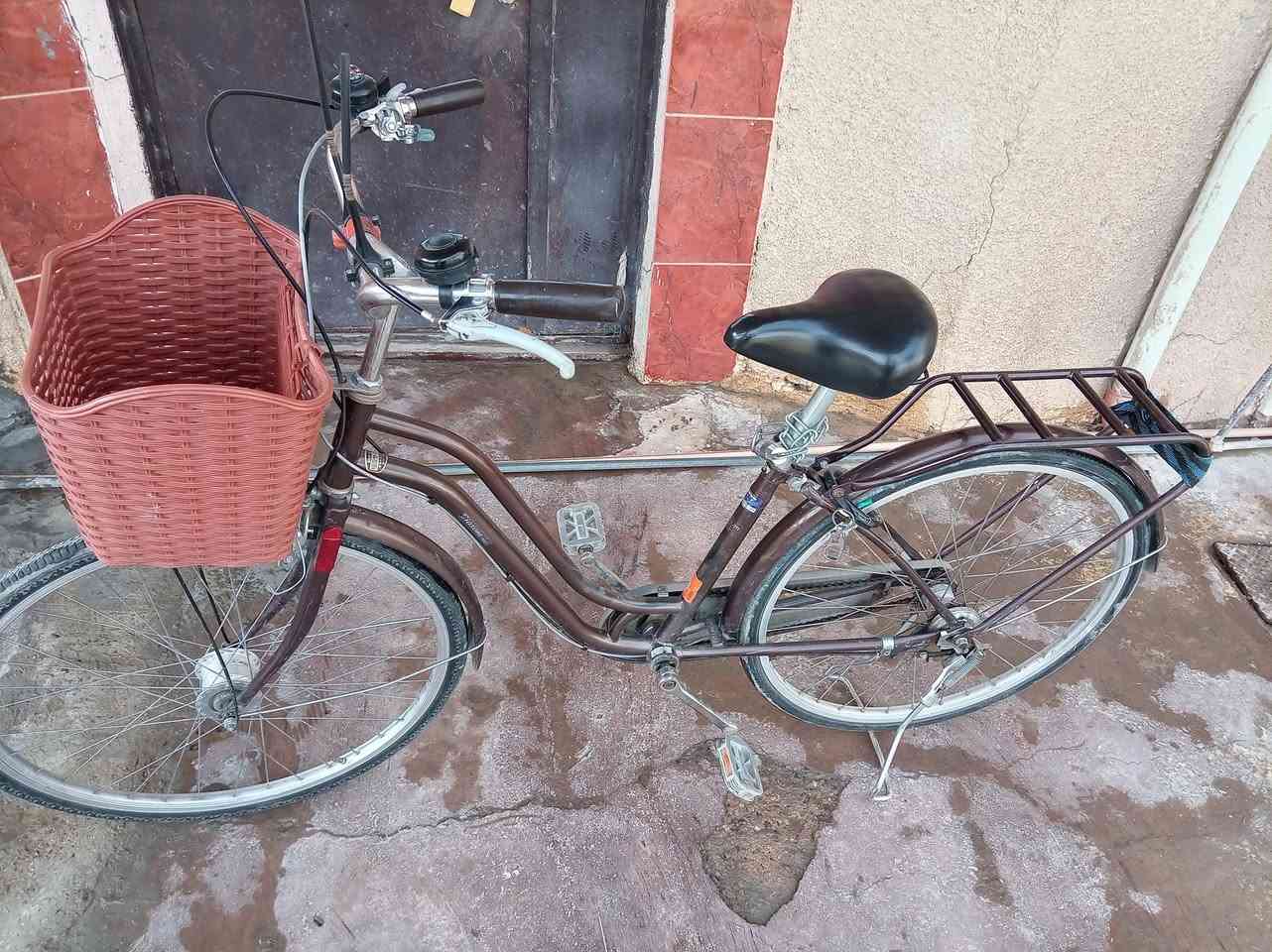 سلام عليكم بايسكل ياباني نضيف كير وطاغه شغال المكينه تضيفه  مثل ما واضح بل صوره السعر خاص /// ابو 70 ما ابيع / ***********
