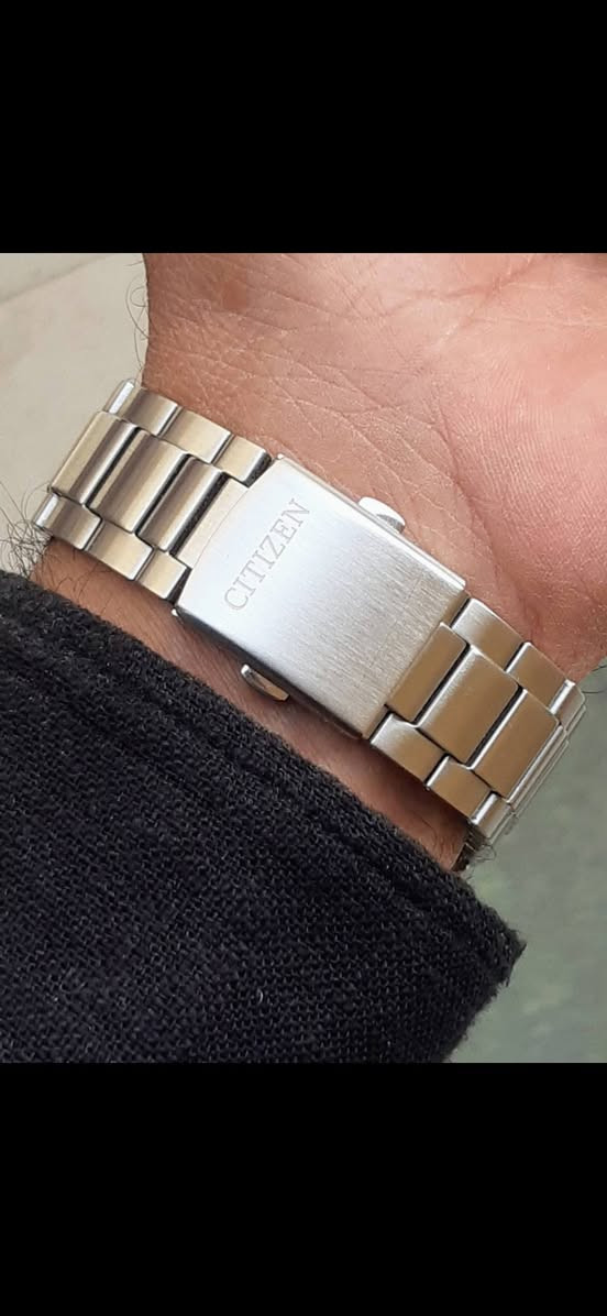 تحية طيبة
#Citizen_Automatic_MensMechanical_Watch_AU .
#سيتيزن
انتاج اليابان 
ماكنة ميكانيك واوتوماتك 
Caliber 8210
ماكنة الذهبية
الهيكل فولاذ مقاوم للصدأ مقاومة للماء 100 متر طوق دوار أميال وأرقام لامنوس مضيئ ليلآ قطر 43mm ملم نظافة 99/100
كامل المرفقات  العلبة الأصلية .
التواصل خاص لطفا السعر طيب ان شاء الله .
الشحن والتوصيل متوفر لكل مكان .


**إذا كنت صاحب هذا الإعلان وتريد حذفه لأي سبب، رجاءا أرسل رسالة إلى الدعم الفني**