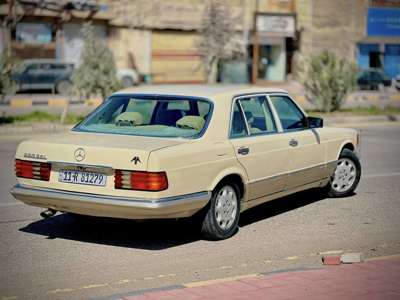 جامبو للبيع
السلام عليكم
مرسيدس بنز 280SEL W126 1984
جامبو رئاسي باب طويل للبيع
صبغ عام للجمالية
رقم بغداد انكليزي هزة جديدة
بإسمي تحويل مباشر
كير ومحرك تويوتا VVT  2500cc
شواصي وقواعد دبلات مكفولات
حدادية جيدة
تبريد ممتاز
غرفة نظيفة جدا لون بيجي
مكان السيارة النجف الأشرف
السعر 65 وبيها مجال
للاستفسار التواصل عالخاص او الاتصال على

***********

متوفر واتساب
