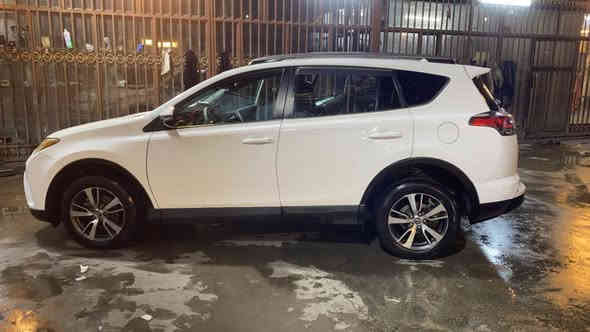 راف فور 2018 وارد امريكي  فول موصفات xle   مواصفات بصمه فتحه سقف حساسات اماميه وخلفيه رادارات و سياقه ذاتيه ثلاث انضمه قياده جنطه كهرباء تخم تاير جديد  مانع انزلاق بصمه بل ابواب محرك وكير شرط كفاله سياره بعدها جديده ماشيه 74 الف فقط استعمال قليل جديده بمعنى الكلمه ضررها فقط الجاملغ الامامي وخشم البنيد ومصلح فقط تبريد شرط ثلج     بدلت الايت  خليت زنون سعرة ٣٢٠ دولار  غير الايت الي بالصورة
السعر 167 مال بيع من الاخير للاتصال ***********  مكان بغداد
