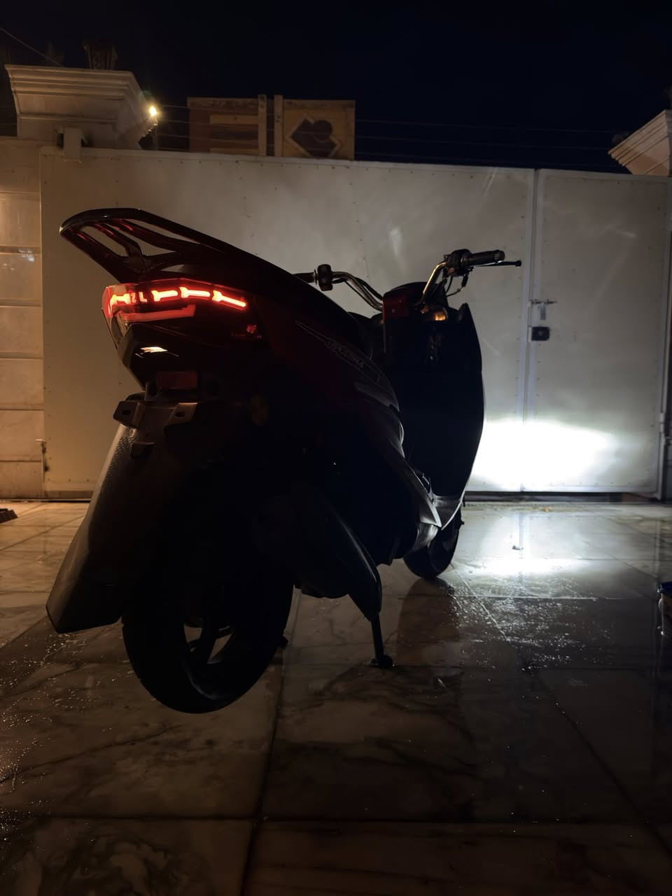 السلام عليكم دراجة هواشا صيني محرك ياماها الدراجة قطعها صيني بس المكينة هندي الله شاهد من اخذتها لحد الان المكينة ما بيها شي ولا مفتوحة غير بس لتبديل الدهن وافولها بس محسن ومرات سوبر شلعتها تخبل دراجة بمعنا الكلمة 
محركها 150cc ياماها 
مديل الدراجة 2023
الدراجة ماشية 36،000
ماخذها ب 1،400،000 زيرو قبل سنه 
وحاليا ويه صعود الكمرك الجديد اذا تريد زيرو صار 1،600،000 

المهم ما اطول عليكم 
سعر الدراجة بالخاص حته محد يكسر بسعر الثاني الشراي يتفضل خاص واني حاضر 

ملاحظةالدراجة بيها حادث بسيط بالكفر الامامي 
وبيها شخطات بالكفر هم بس خفيفة كلش الباقي كلشي ما بيها مضمونة !


**إذا كنت صاحب هذا الإعلان وتريد حذفه لأي سبب، رجاءا أرسل رسالة إلى الدعم الفني**