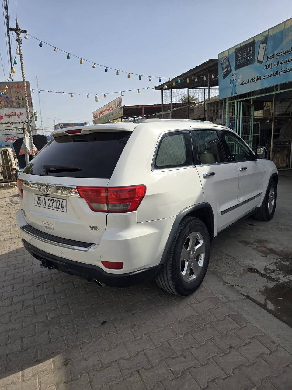 جيب ٢٠١١ فول مواصفات هيمي ٥.٧ 
كلين بدون صبغ فقط بوارد بسيطة وموجود وياها سونار 
السيارة جاهزة للاخير بدون برغي نقص 
عليها عدسات ليد اعلى شي يعني لايت نهار 
وكير جديد بدلتة لان القديم جان بي رجة خفيفة بالتورباين 
السيارة اصلها فور ويل بس ملغي وحاليا ٢ ويل فقط يعني دفع خلفي حتة تصير انشط واخف 
سيارة تاخذها ما تصرفلها غير دهن وبانزين 
للتواصل واتساب فقط ***********
او رسالة على الماسنجر
