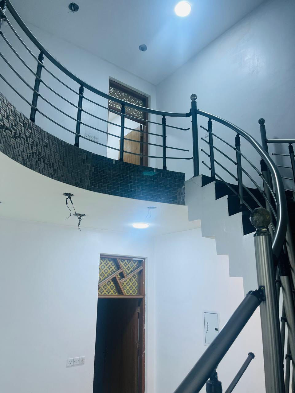 سلام عليكم
للبيع 120 متر 

الواجه 6

النزال 20

طابقين ونص يحتوي على اربع غرف

موقع ضياء الحلفي 

للاستفسار ***********
