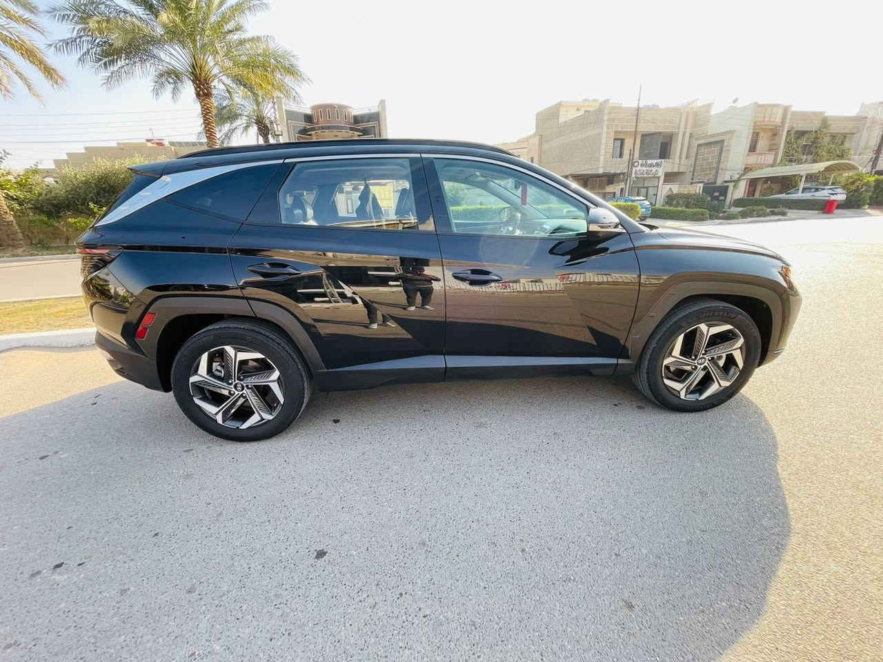 السلام عليكم ورحمة الله وبركاته
هونداي توكسان موديل 2023 هايبرد امريكي 

حادث فقط البنيد ومبدل نفس اللون بدون صبغ السياره 

مواصفات السياره لمتد Vip اعلى مواصفات 

*بانوراما 

* بصمه . تشغيل عن بعد 

*تتقدم وترجع بالريموت (البصمه) 

*تبريد وتدفئه بالكشنات . ومقود تدفئه

* كير دكم . و4 انضمه بالكير 

* رادارات 360 درجه

* كامرات 360 درجه 5 كامرات

* سياقه ذاتيه . ونقاط عمياء 

* كشنات 2 كهرباء 

* حساسات اماميه وخلفيه 

* باب الصندوق كهرباء 

* شاشه ابل كار بلي بلادي حجم الكبير 

* شاحن لاسلكي 

* تحكمات بالمقود واوامر صوتيه 

* كشنات خزن (ميمري ) 

بعد هواي مواصفات لا تعد ولا تحصى سعر السياره 21 الف دولار وبأسمي وجاهزه من الدعاميه للدعاميه

مكانها بغداد سيديه 

للاتصال ***********
