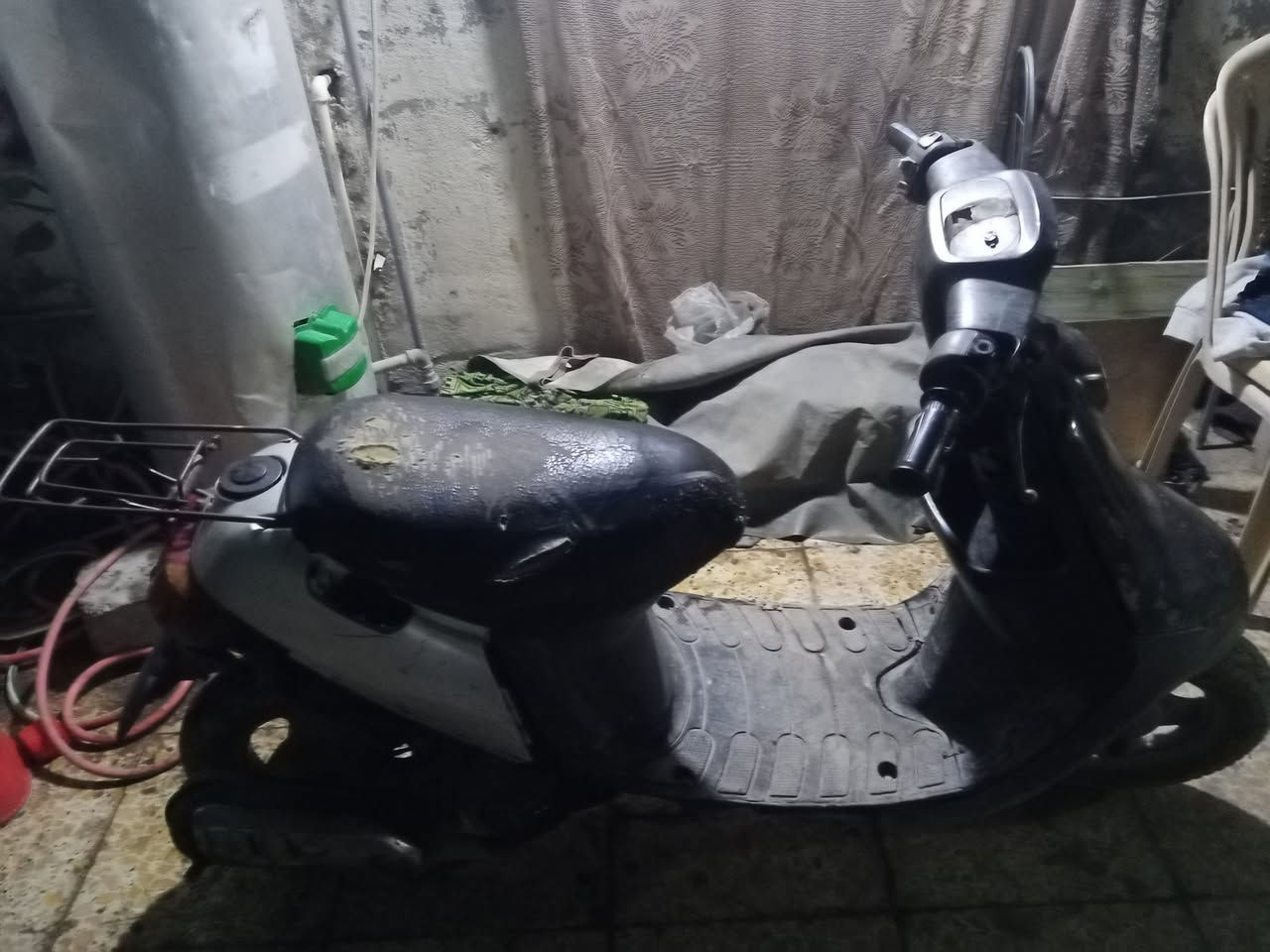 السلام عليكم دراجة بطة 60 للبيع الدراجة شغالة ابيع كوم حديد ب 100 الف وبيها مجال مكاني بغداد الكاظمية هاتف ***********
