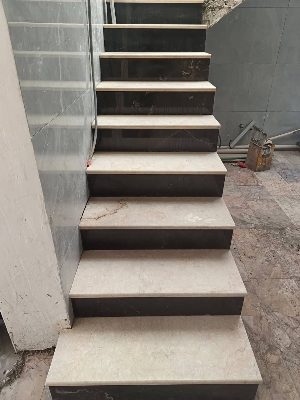 استلام مهندس بلعمل شرط خلفه سيراميك والباخ وابياض واشتاكير وشغل درجة اوله شرط وشغل ليزر وصليب وقراصات حالين متفرغين لعمل نعطيك لفظل بلعمل وظمان بلعمل اتصل بنا وتدلل حالين متفرغين لعمل ***********
