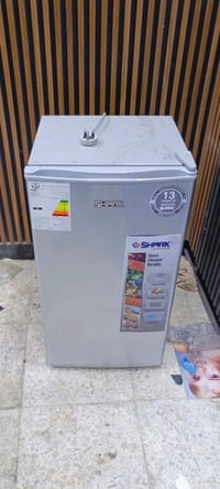 ثلاجه شارك جيده كلش سعر 110 مكان بياع هاتف 07717354966