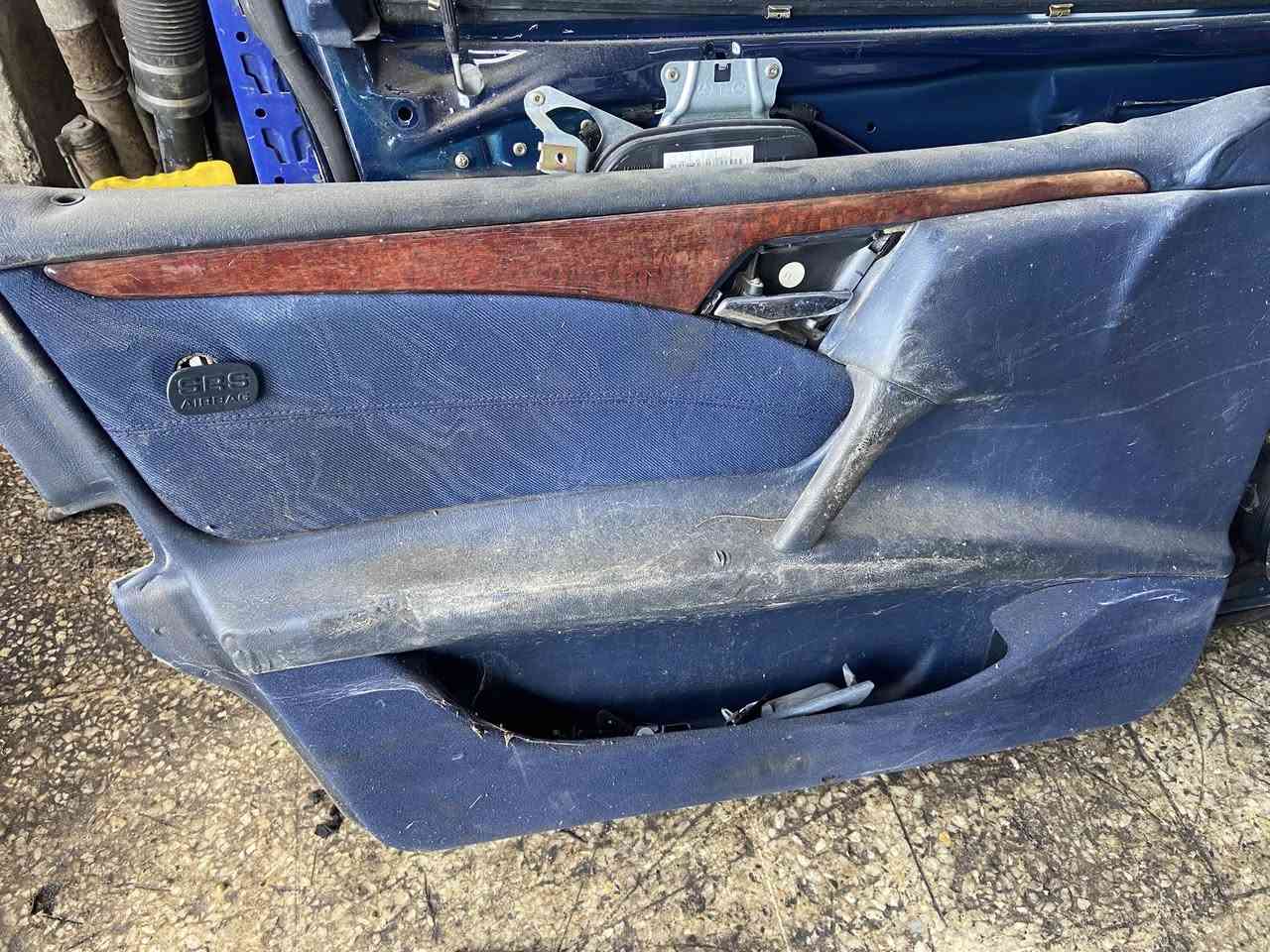 غرفه مال ام عيون موديل 99 
سعر ٣ ورقه قفل 
مكان اربيل 
***********
