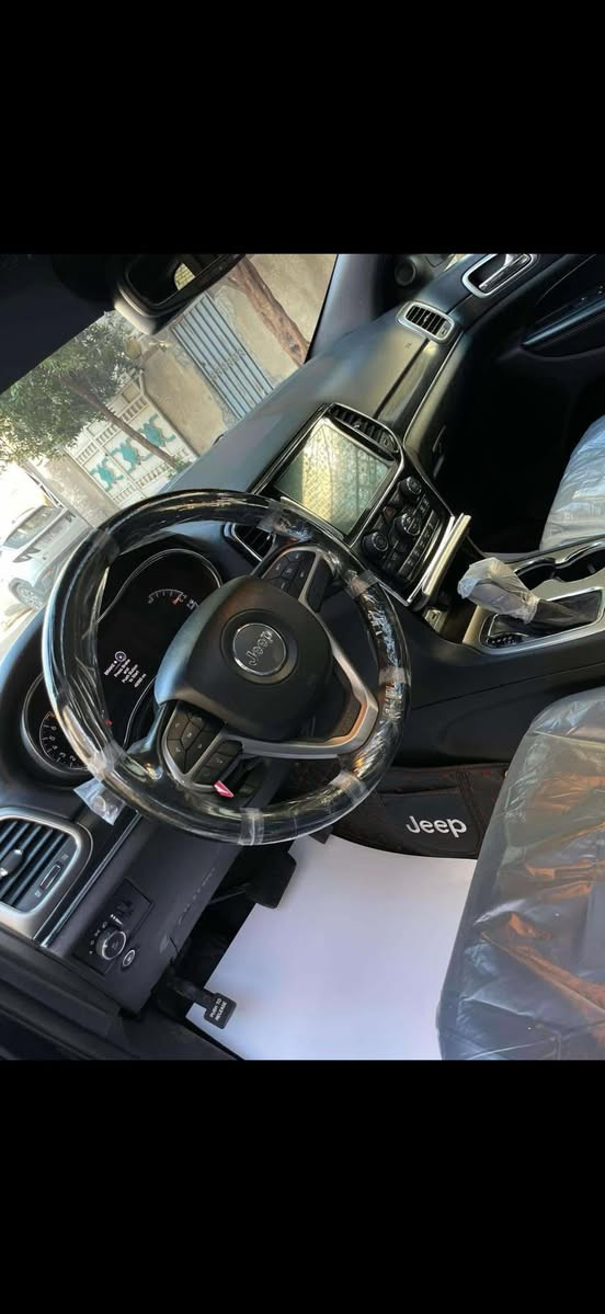 جيب لاريدو أبلاك توب 2019 فول مواصفات      حادث دعاميه فقط والجاملغ راجع نفسه
*********** 

السعر 265 بيه مجال
