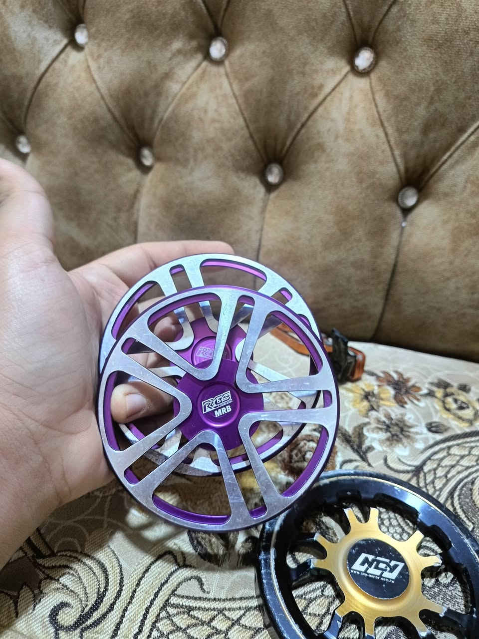 السلام عليكم 
تزويد نواعم 
 دبل RGS چوب 
دبل CWS من Ncy  
قبق فلاوين RGS فضي
قباقه فلاوينRGS البنفسجي 
قبق فلاوين Ncy 
ملقط KOSO 
عنواني بصره قضاء 
للتوصل ***********
الشراي يستاهل
