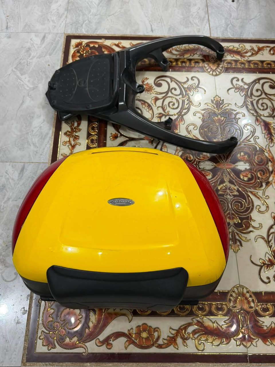سلام عليكم جنطه وكاسحه مال 11 للبيع فول نضافه سعر 185 ثنينهن هـ***********
