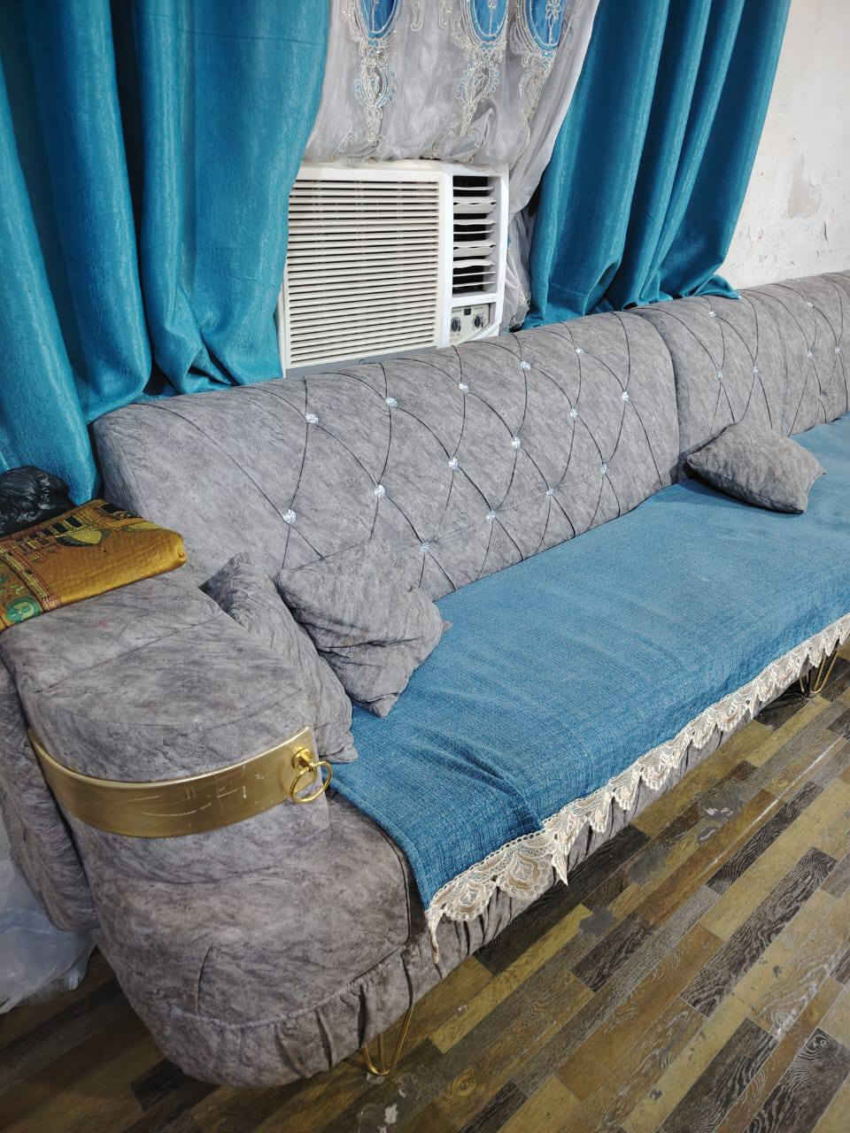 سلام عليكم غراض للبيع 
ديوان نضيف مابي اي ضرر سعرة 600 وبي مجال 
سبالت عدد 2 TCL انفيرتر 2 طن سعر الواحد 250 بي مجال 
تخم الجوزي مابي ضرر بس يحتاج تنظيف سعرة 200 وبي مجال 
تخم رصاصي مع المفرش سعرة 200 و وبي مجال 
طباخ الريان سعرة 100 وبي مجال 
باب خشب مابي ولا شخط سعرة 100 وبي مجال 
*********** بغداد الشرطة الخامسة
