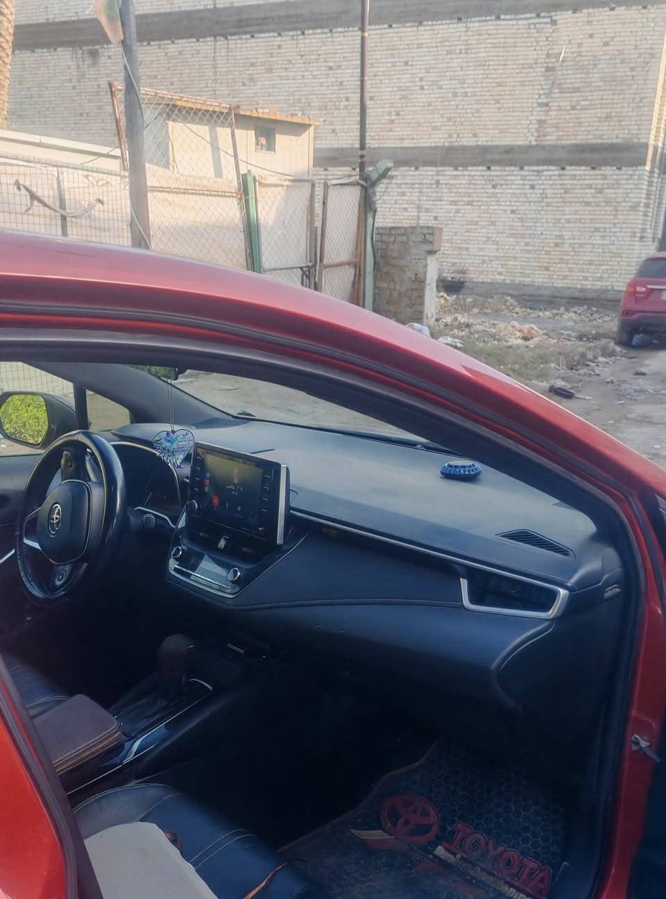 الحلوه للبيع 133 وبيه مجال بسيط 
كورلا هاج باك 2019 
حادثه موضح بصور بدون دواخل ورقم شاصي موجود بالمنشور 
ماشية  72 الف ميل
محرك  2000 كير 10 نمر طياره 
مواصفاته : 
شاشة دجتل 
تحكمات استيرن 
ابل كار بلي ـ اندرويد اوتو 
اوتو هولد
هاند بريك كهرباء 
وبيه اضافة دمام خلفي وسستم صوت قوي كلش وصوته كلش راقي 
........
العنوان / بغداد 
الرقم للتواصل ***********
