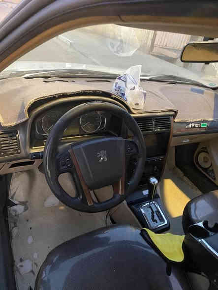 بيجو بارس مديل 2017 
مكينه وكير فرنسي اوتوماتيك بلاد 
رقم بصره انكليزي سنويه لغايه 29 بسمي
تبريد شغال
السعر 55وبيه مجال 
رقم الهاتف ***********
