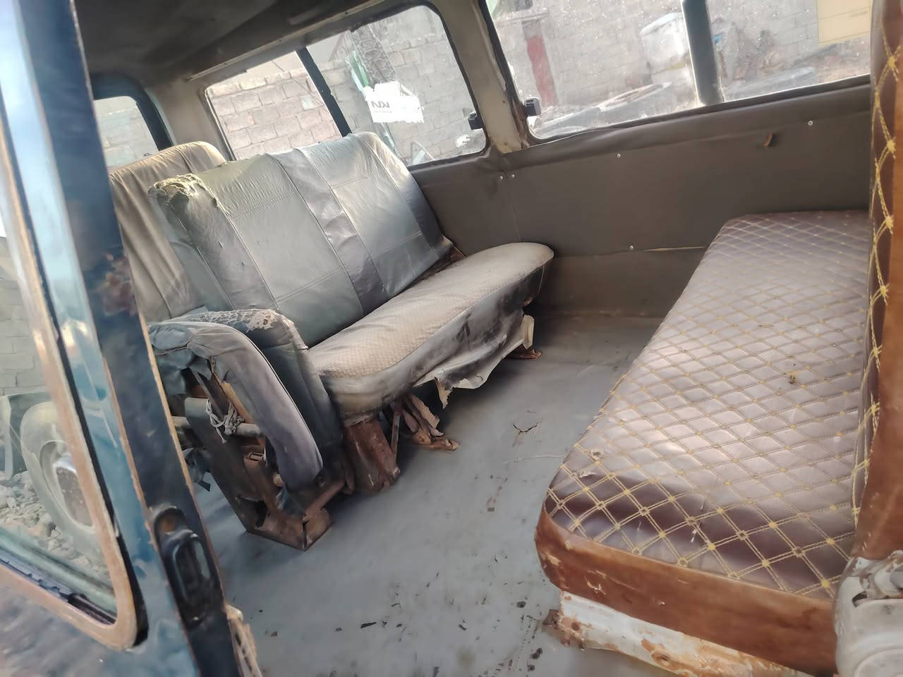 السلام عليكم كية للبيع رقم انكليزي شرط التحويل كير و مكينة نظيفات السعر 30 وبيهة مجال ***********
