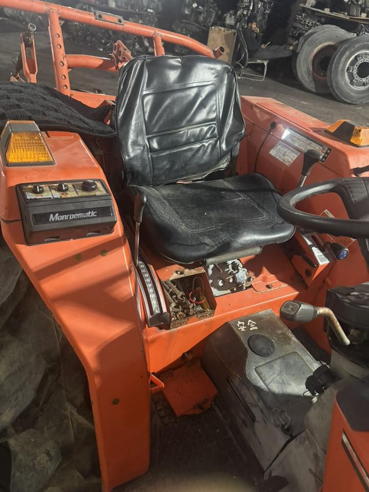 سلام عليكم 
الهم صلي على محمد وآل محمد 
كابوته حجم 25.5L1
جديده حاويه ممشتغله بالعراق
3سلندر فورويل 
مع الرفاس كامله 
مكانه النجف الأشرف شارع المطار 
الاستفسار :
***********
