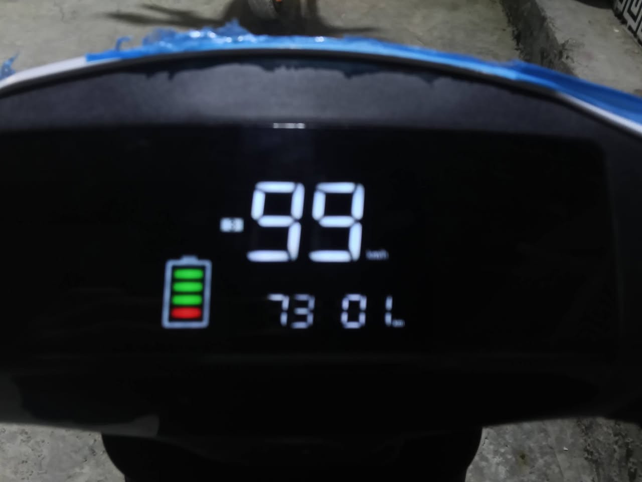 السلام عليكم 

دراجه سكنس شحن للبيع 

ملف 2000

بطاريات عدد 6 

32 امبير 

مساحه تخزين كبيره 

بيها رجوع للخلف R

تحديد اعطال 

بريكات هيدروليك

لافتات زنون عالي وناصي 

اشاير يمنه ويسره 

ثلاث سرع 

سرعه 70 حقيقي 

الرقم *********** بي واتساب 

السعر 750 وبيها مجال الطيبين 

بيع مستعجل جدا
