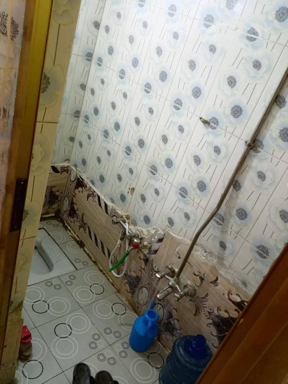 50 متر عكاده نضيف غرفه وصاله ومطبخ وتخاريج وغرفه فوك العنوان حي ميلاد قرب شارع ميلاد نصر سعر 45
*********** وليد الكرعاوي
