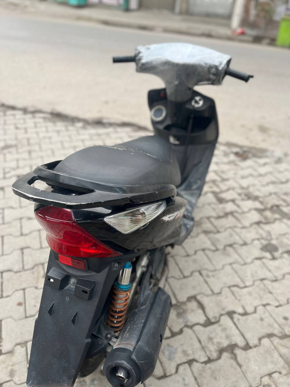 السلام وعليكم شباب دراجه ثعلب ١٤٠ كارتون صار شهر من نازله من الرمبه امانت الله مكفوله كفاله عامه والمكينه بالجيس مكفوله كهربائيات كله شغاله ونكره سلف ونص هندر وبيه دبلات رياضيه وكلجات مال رمبه العنوان ساحه عدن الرقم *********** السعر ٧٥٠ وبيه مجال بغداد, العراق
