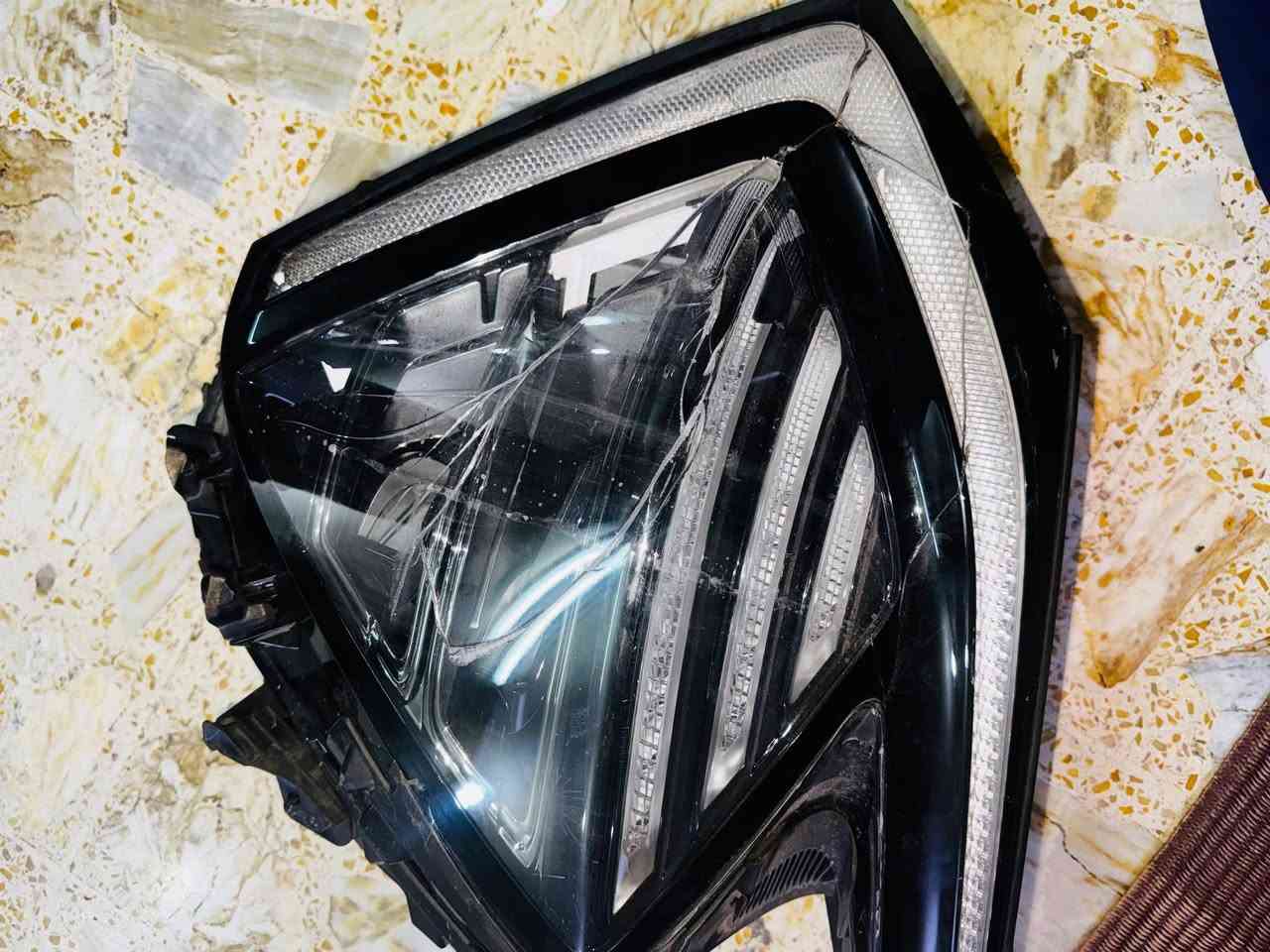 مازدا جهة السائق سبورتج 2025 تفضيخ امريكي كسر الجامة وظهر بسيط موضح بالصور . لايت شغال فقط اشاره نصها تشتغل . .. مكاني بغداد البلديات ***********
