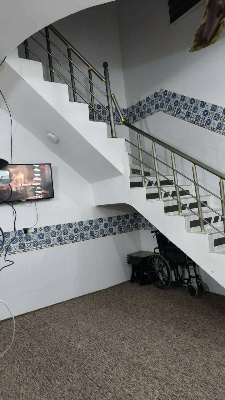 بيت مساحة 100متر بنادر  رقم الموبايل ***********
