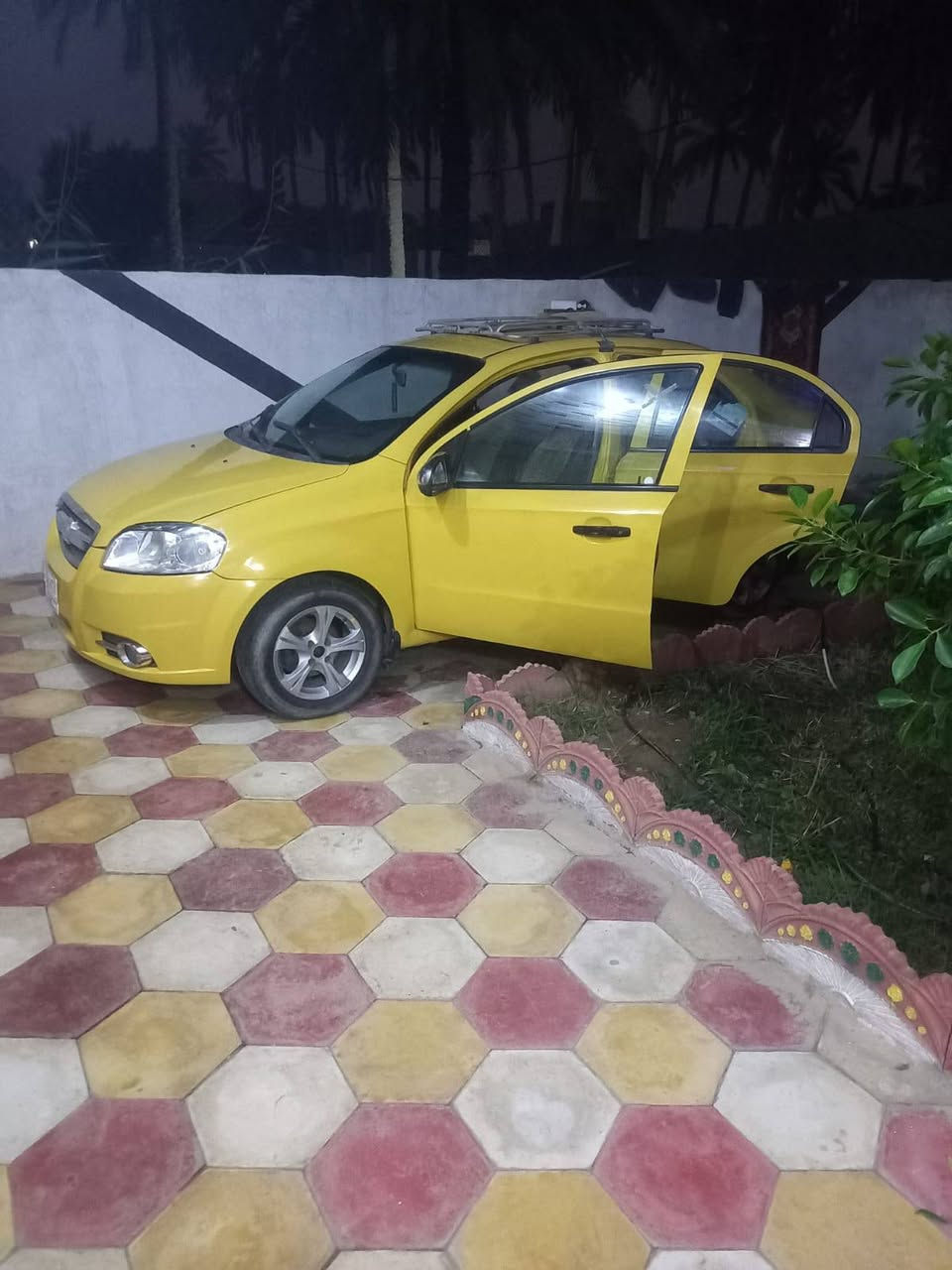 سلام عليكم افيو البيع موديل 2007 السعر 40 العنوان خان النص  اتصال
***********
